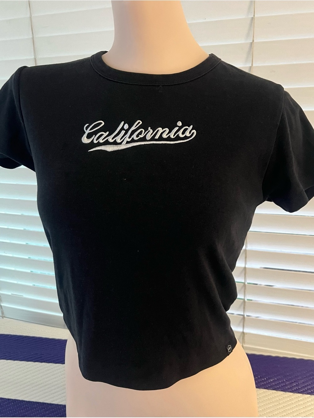 Black 'California' Script Crop Tee - Women